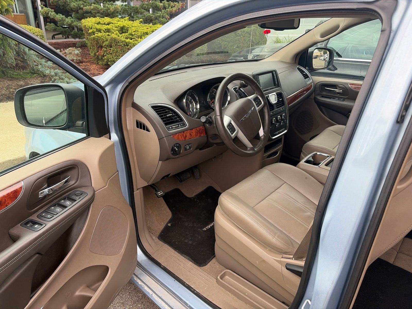 2016 Chrysler Town & Country LX
