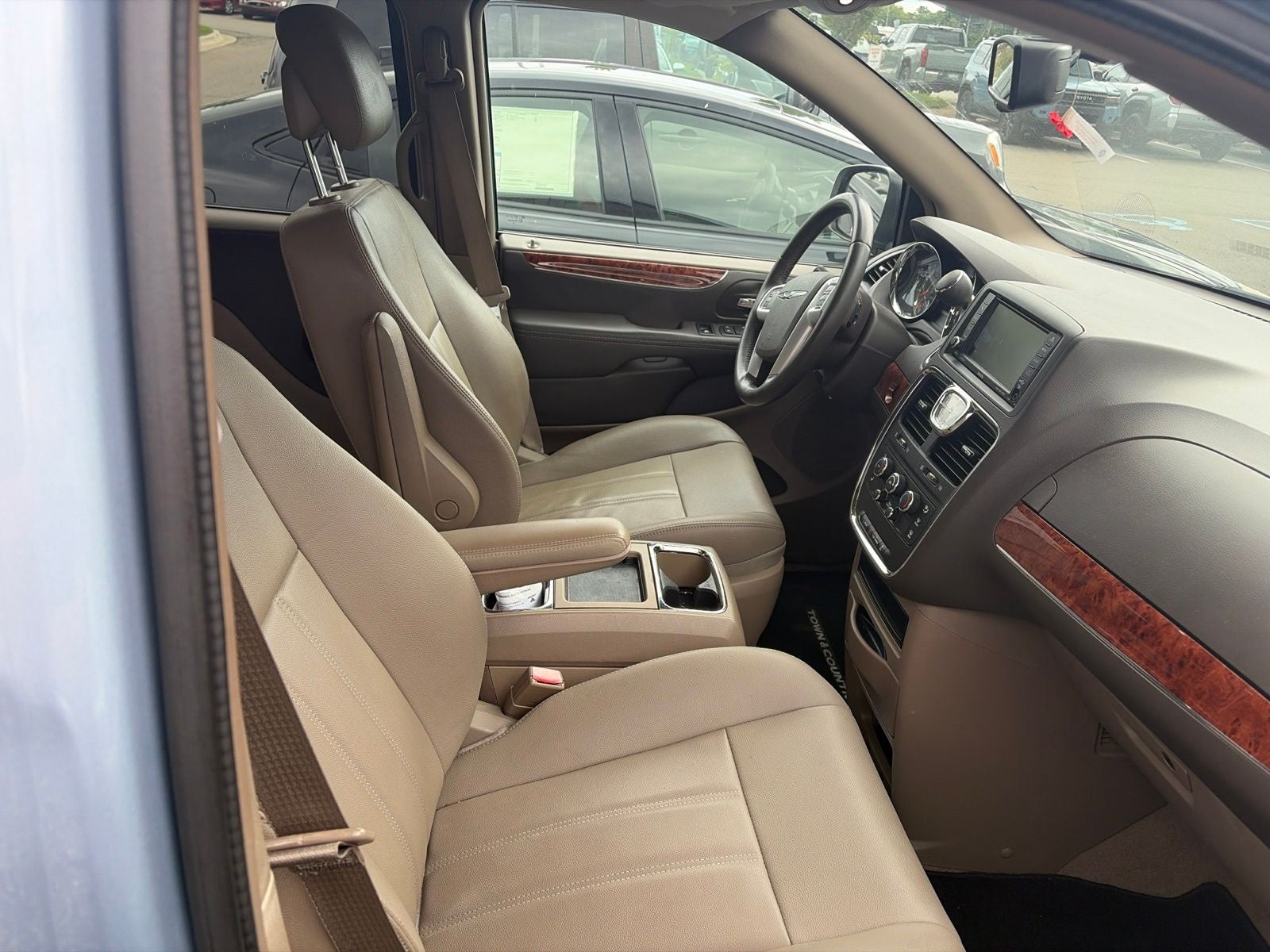 2016 Chrysler Town & Country LX