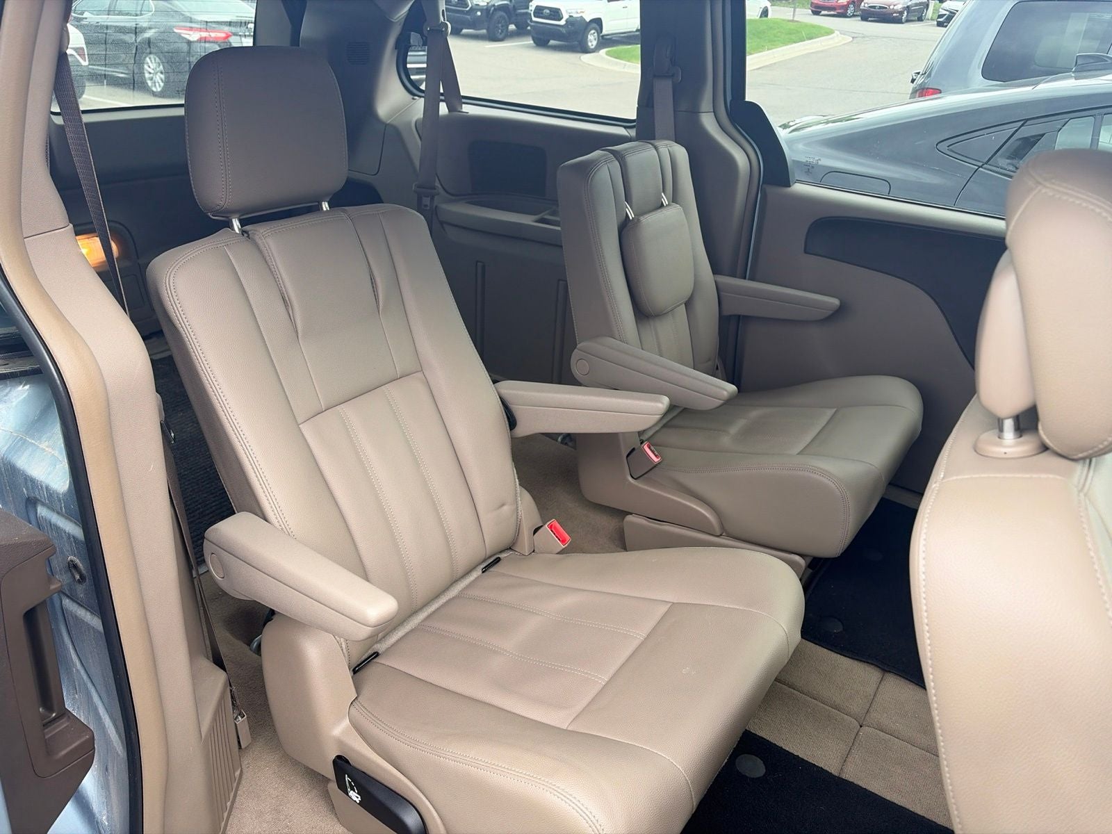2016 Chrysler Town & Country LX