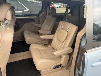2016 Chrysler Town & Country LX