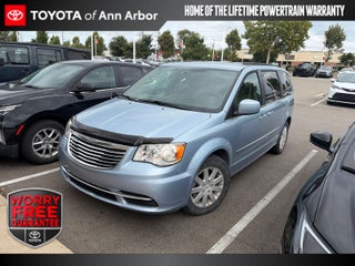 2016 Chrysler Town &amp; Country LX