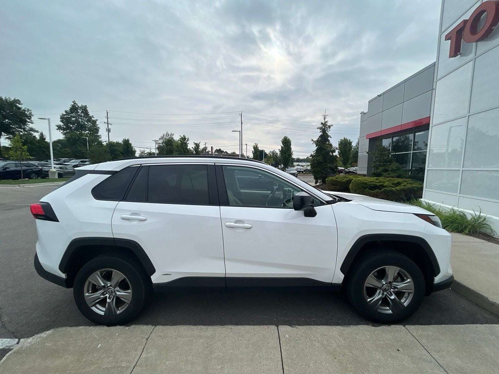 2024 Toyota RAV4 Hybrid LE