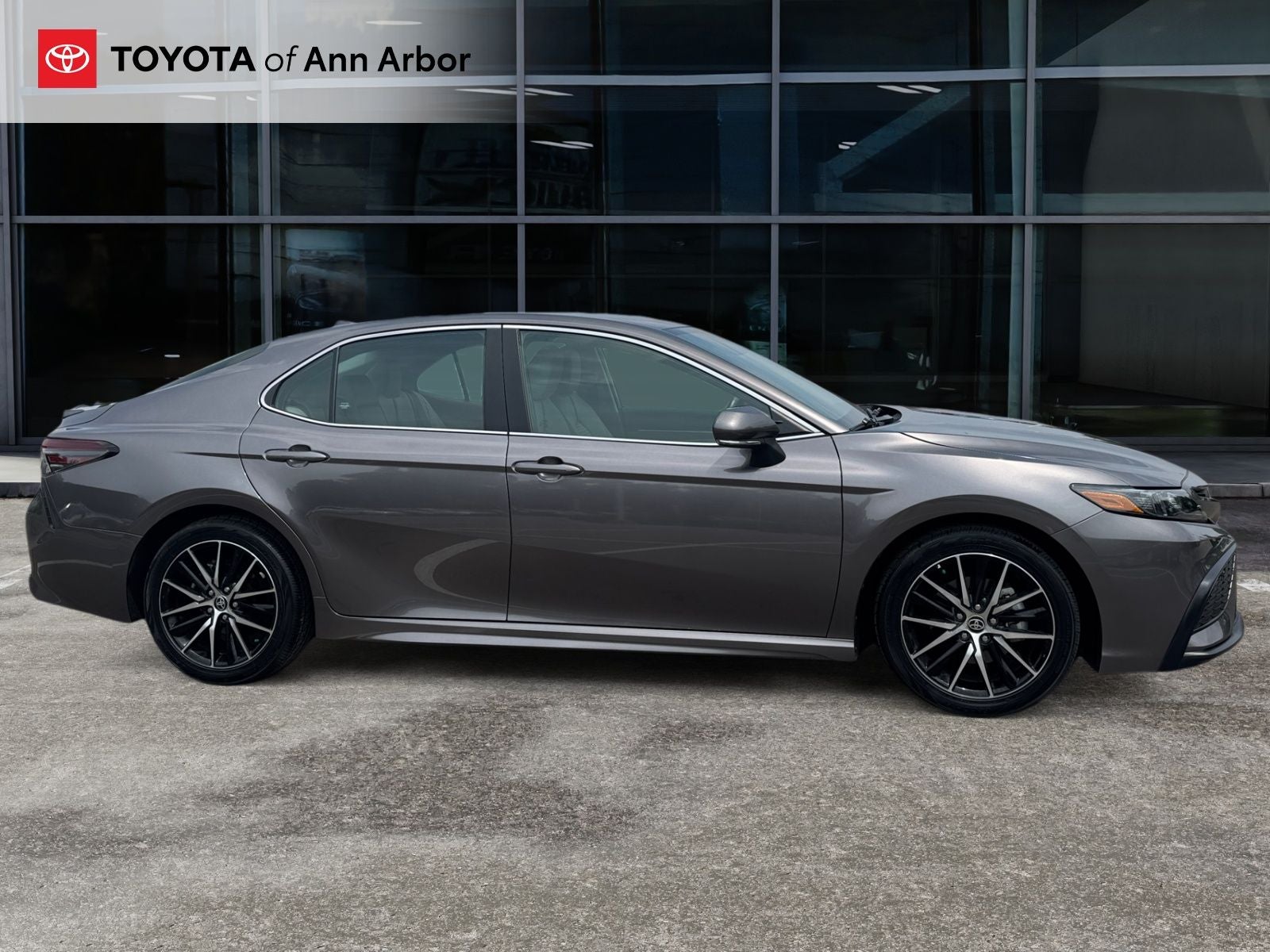 2024 Toyota Camry Hybrid SE