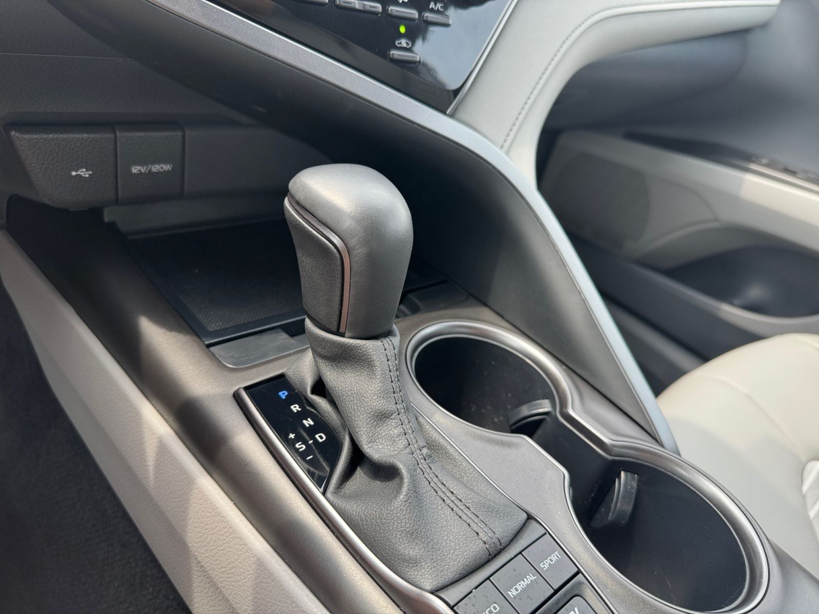 2024 Toyota Camry Hybrid SE