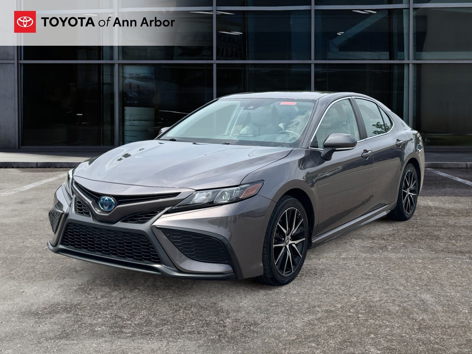 2024 Toyota Camry Hybrid SE