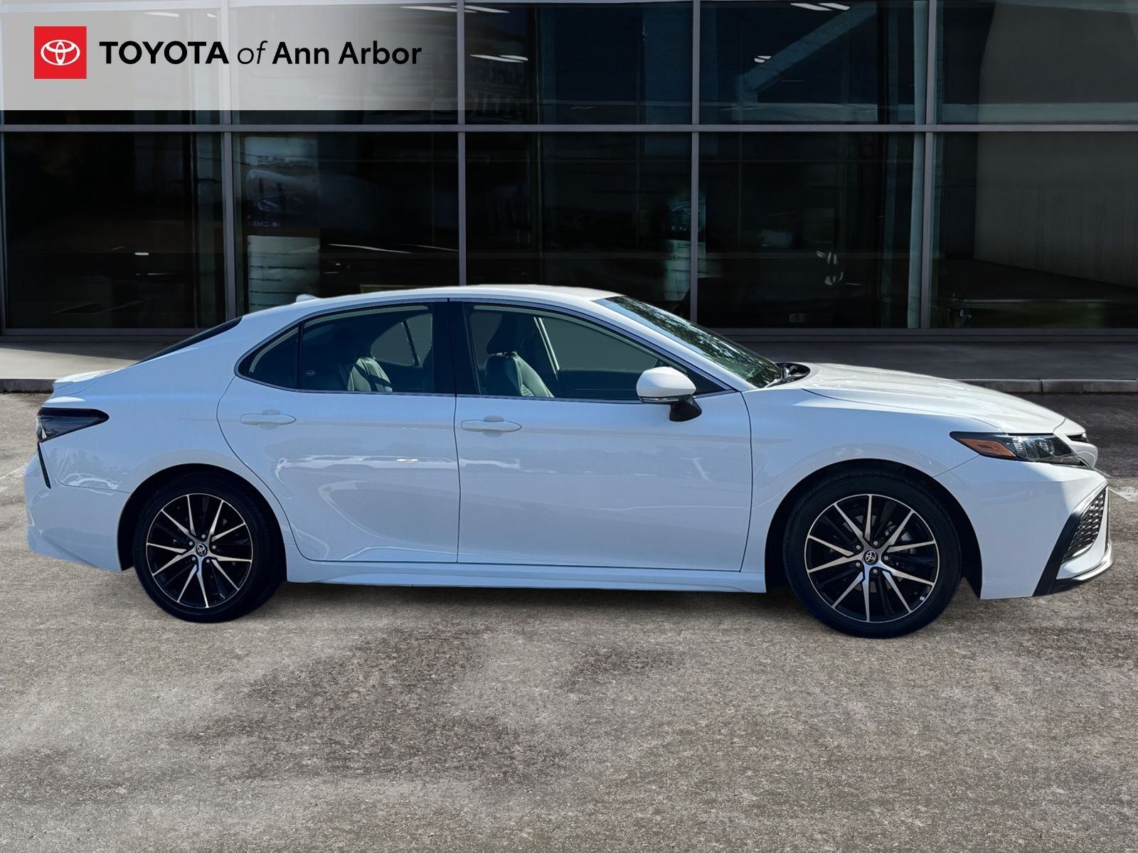 2024 Toyota Camry Hybrid SE