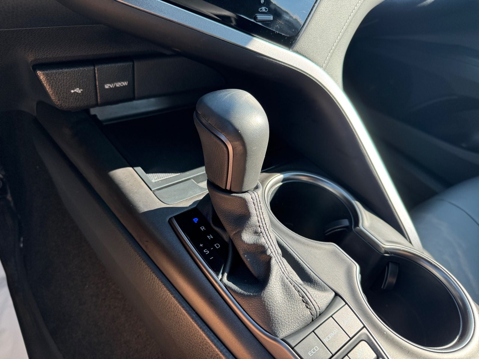2024 Toyota Camry Hybrid SE