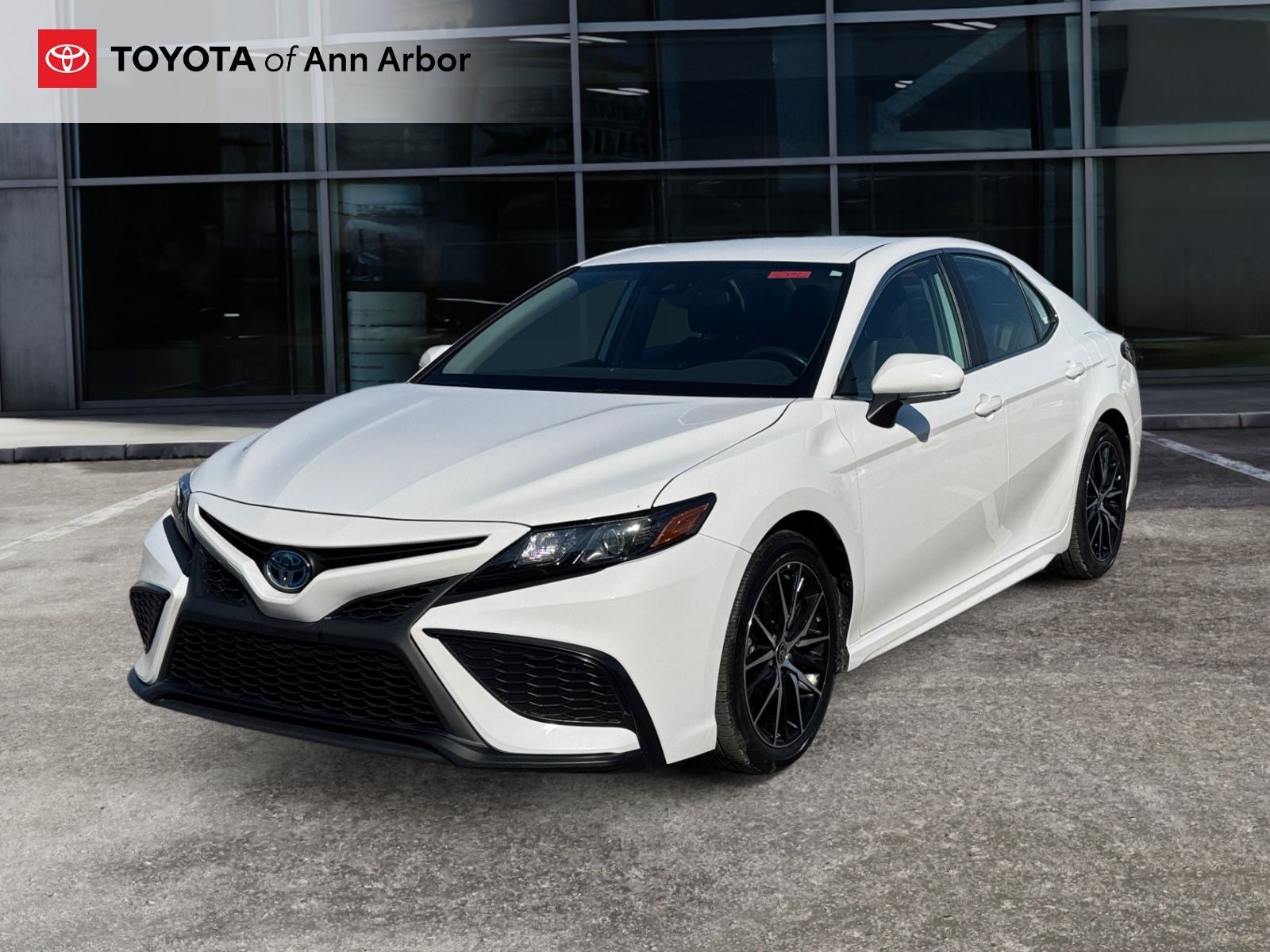 2024 Toyota Camry Hybrid SE
