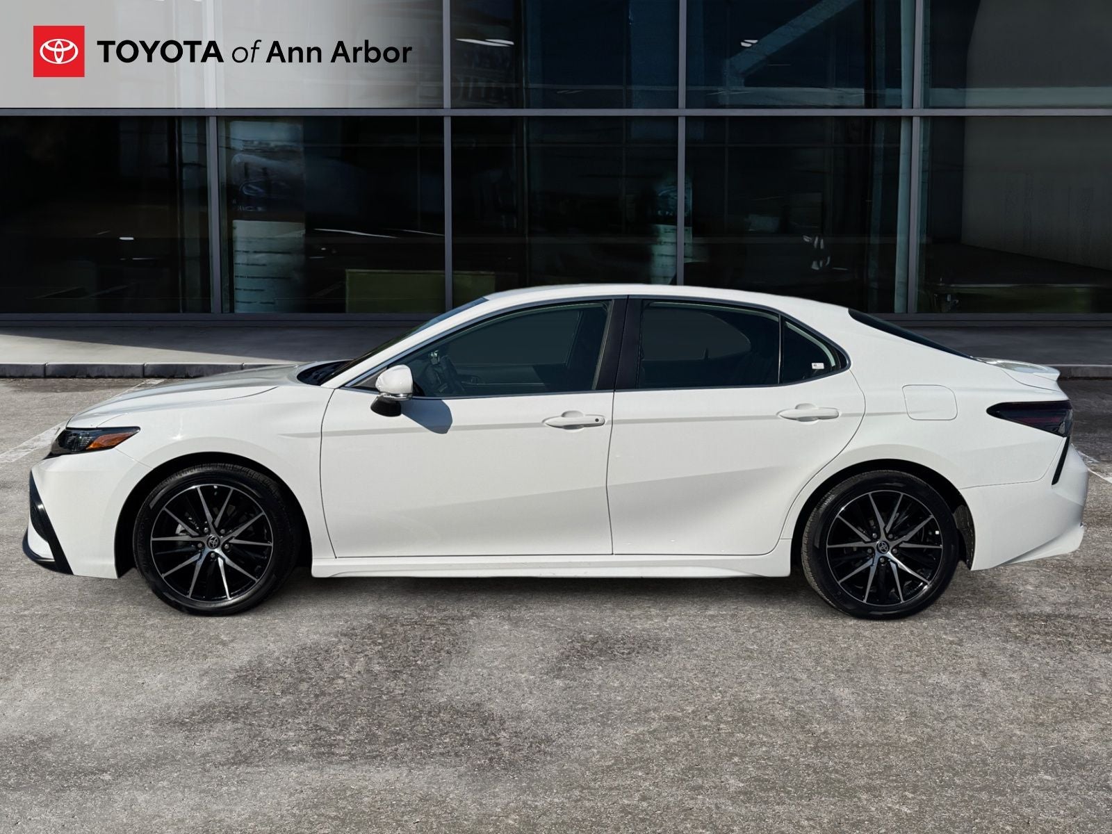 2024 Toyota Camry Hybrid SE