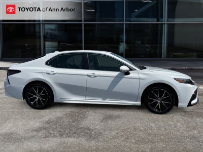 2024 Toyota Camry Hybrid SE