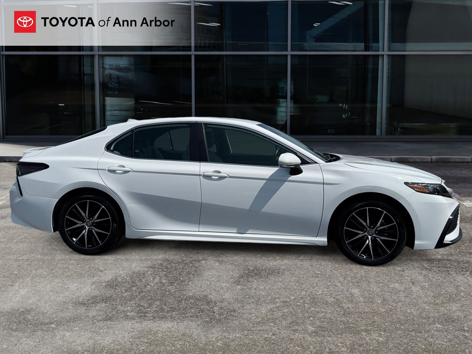 2024 Toyota Camry Hybrid SE
