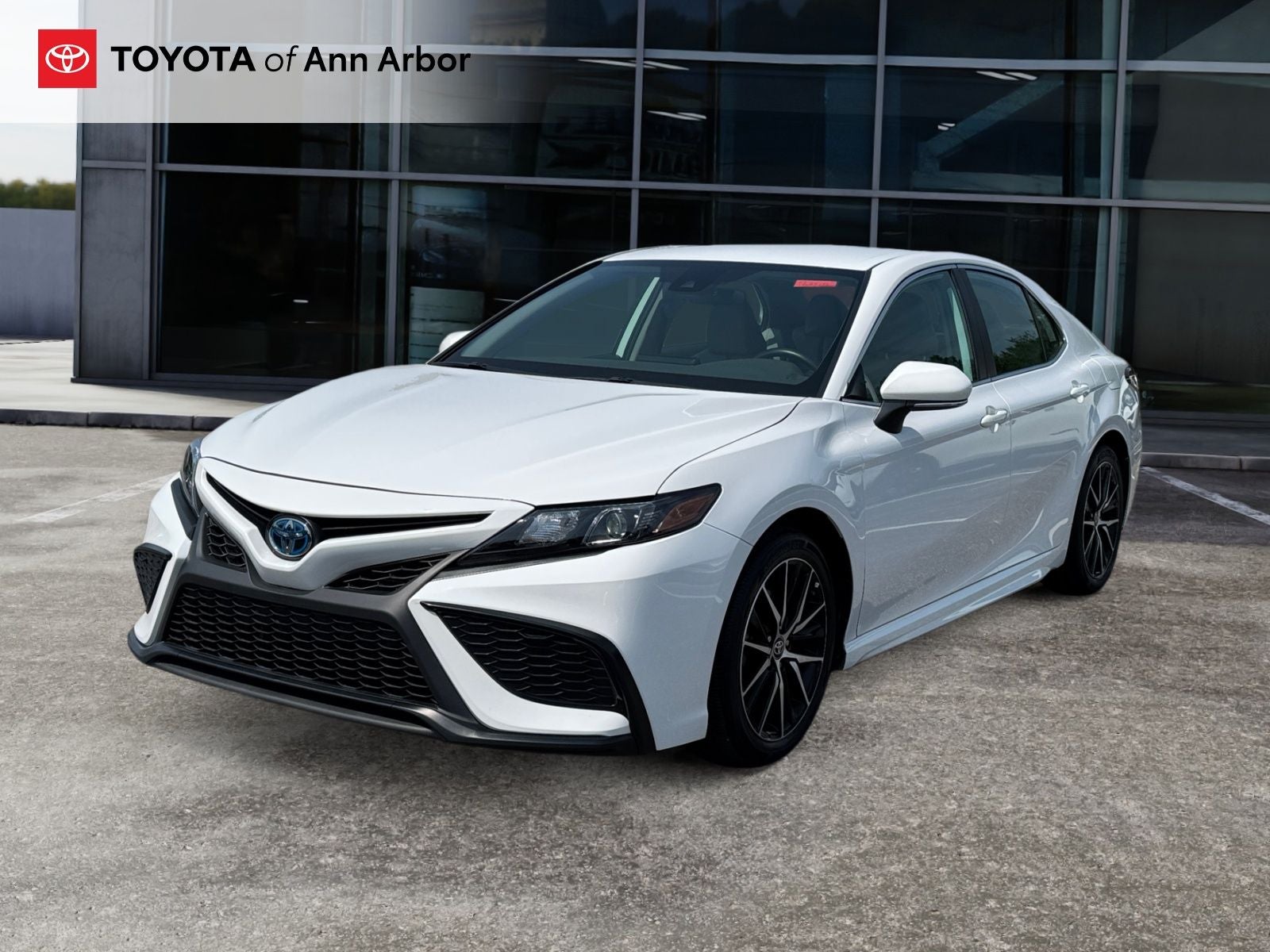 2024 Toyota Camry Hybrid SE