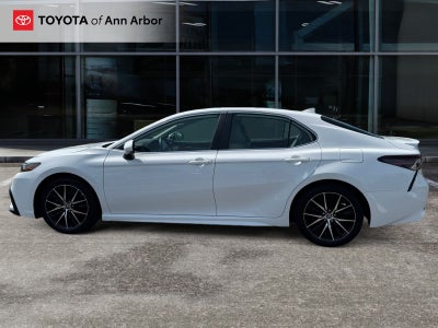 2024 Toyota Camry Hybrid SE