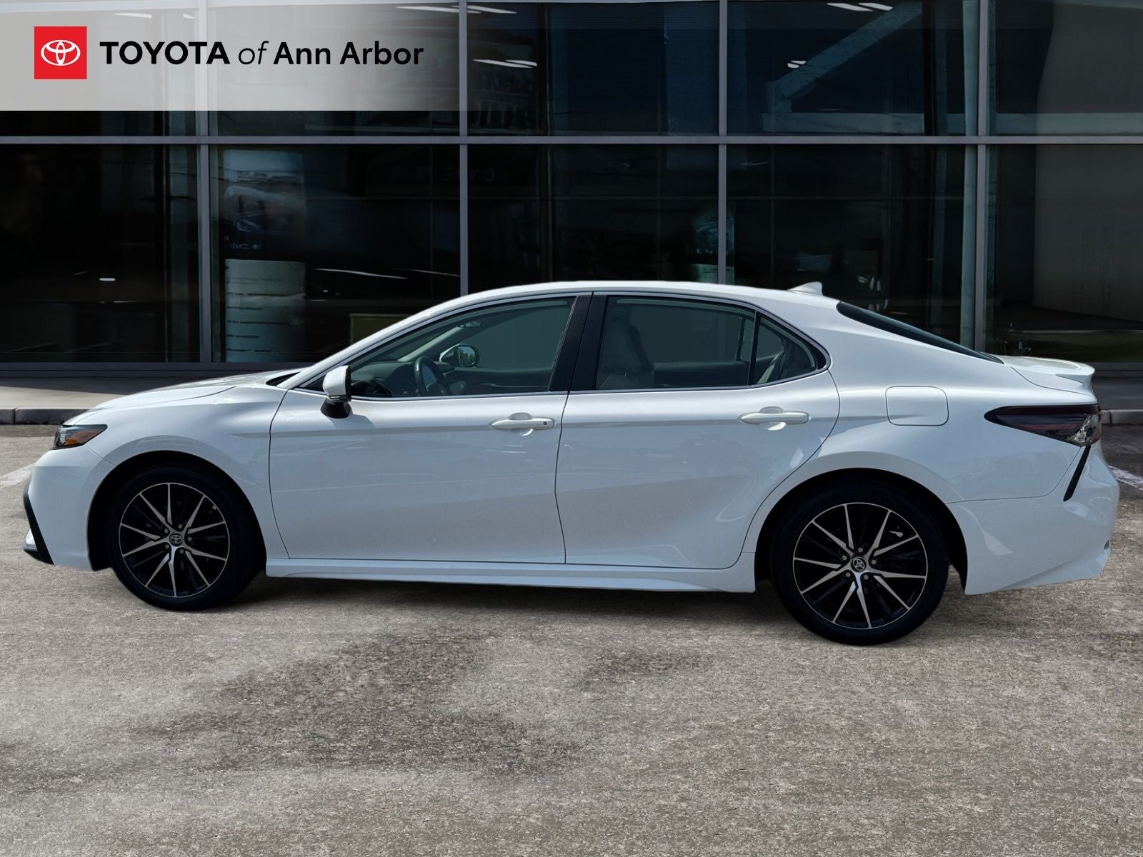 2024 Toyota Camry Hybrid SE