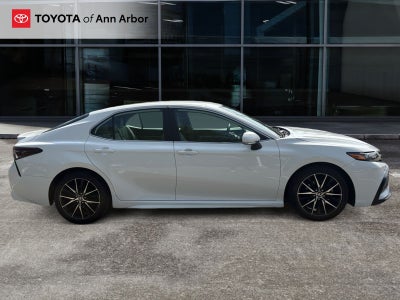 2024 Toyota Camry Hybrid SE