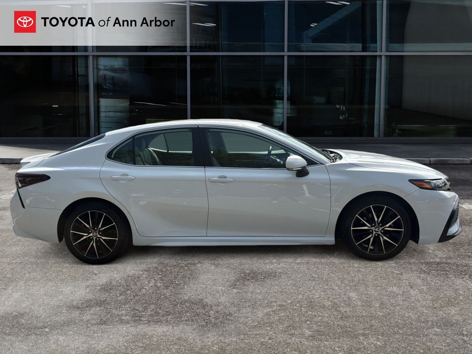2024 Toyota Camry Hybrid SE