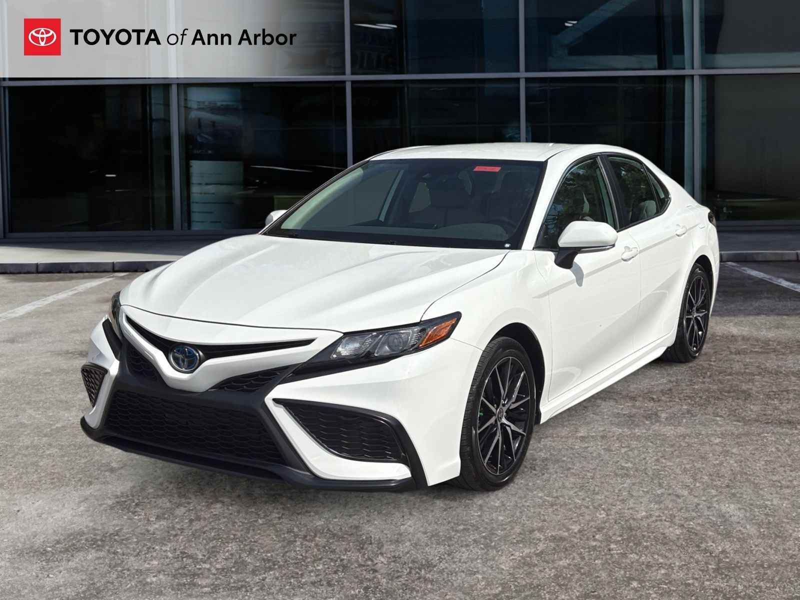 2024 Toyota Camry Hybrid SE