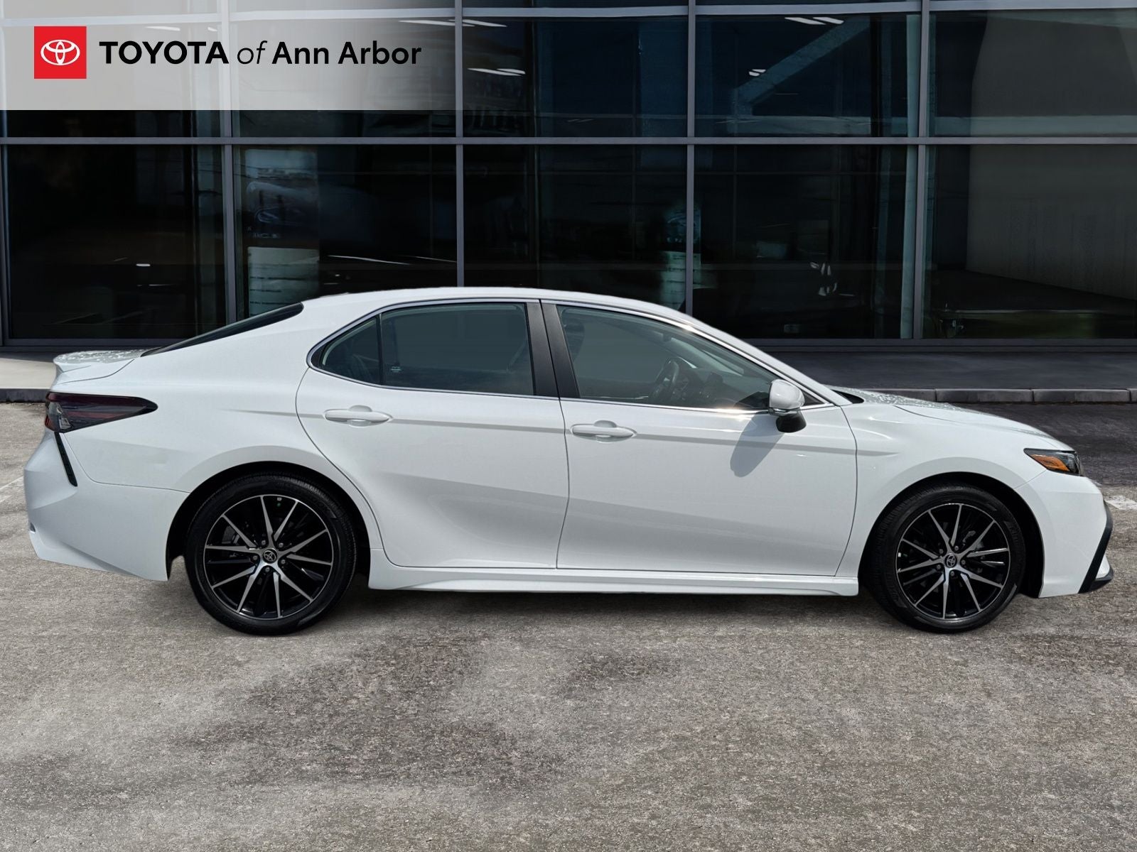 2023 Toyota Camry Hybrid SE