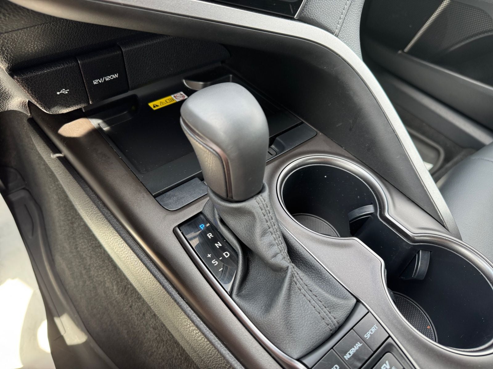 2023 Toyota Camry Hybrid SE