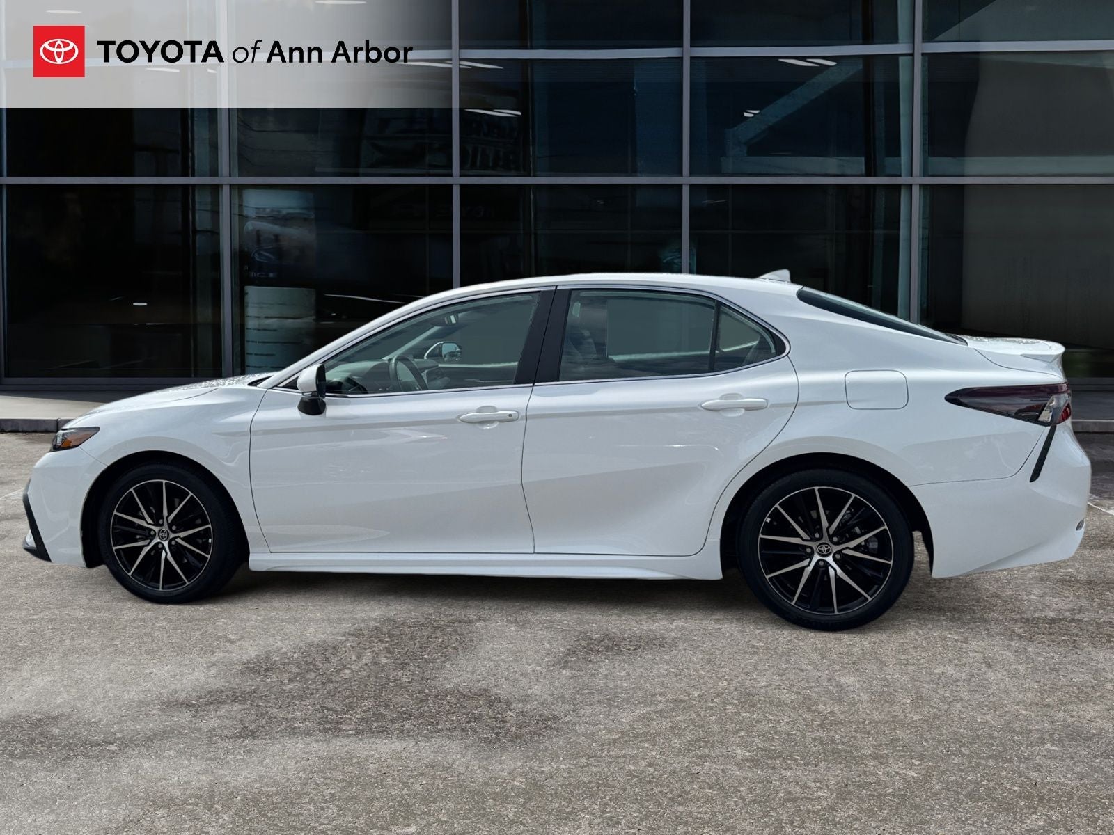 2023 Toyota Camry Hybrid SE