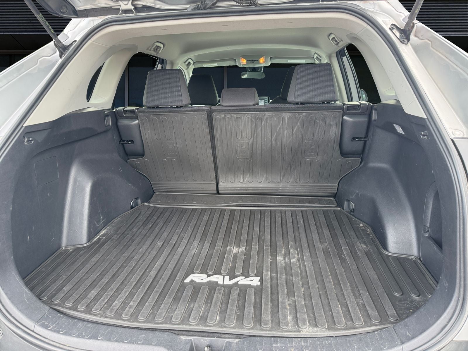 2020 Toyota RAV4 Hybrid LE