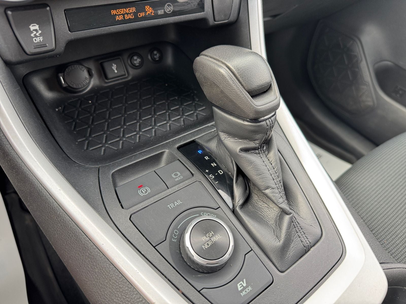 2020 Toyota RAV4 Hybrid LE