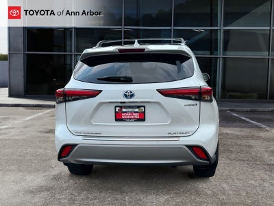 2023 Toyota Highlander Hybrid Platinum