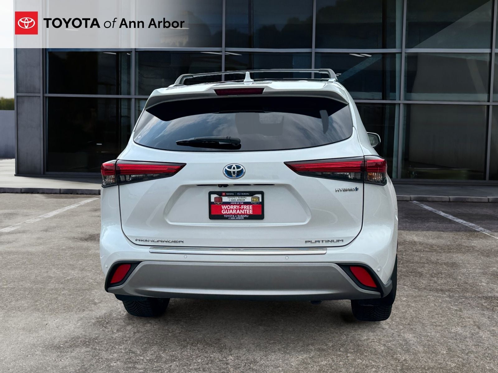 2023 Toyota Highlander Hybrid Platinum