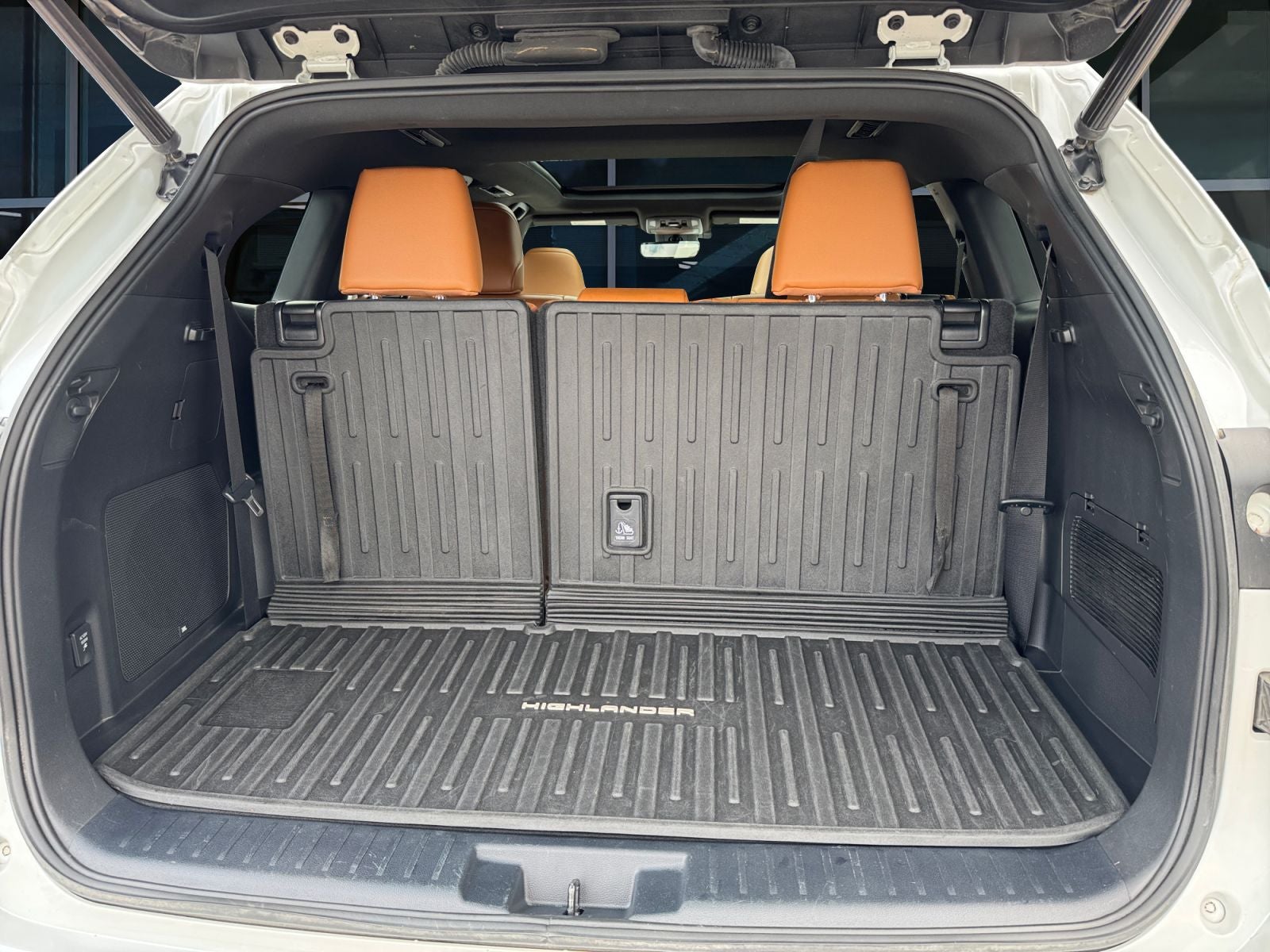 2023 Toyota Highlander Hybrid Platinum