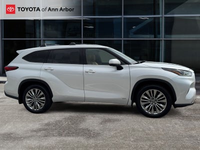 2023 Toyota Highlander Hybrid Platinum