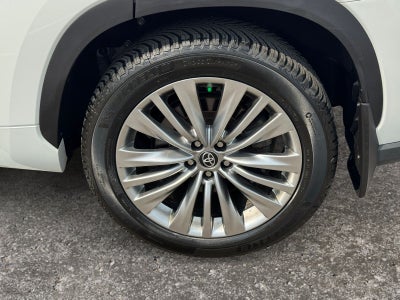 2023 Toyota Highlander Hybrid Platinum