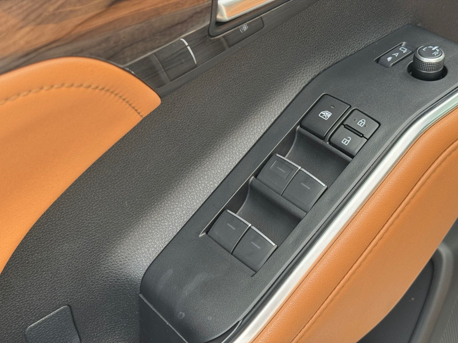 2023 Toyota Highlander Hybrid Platinum