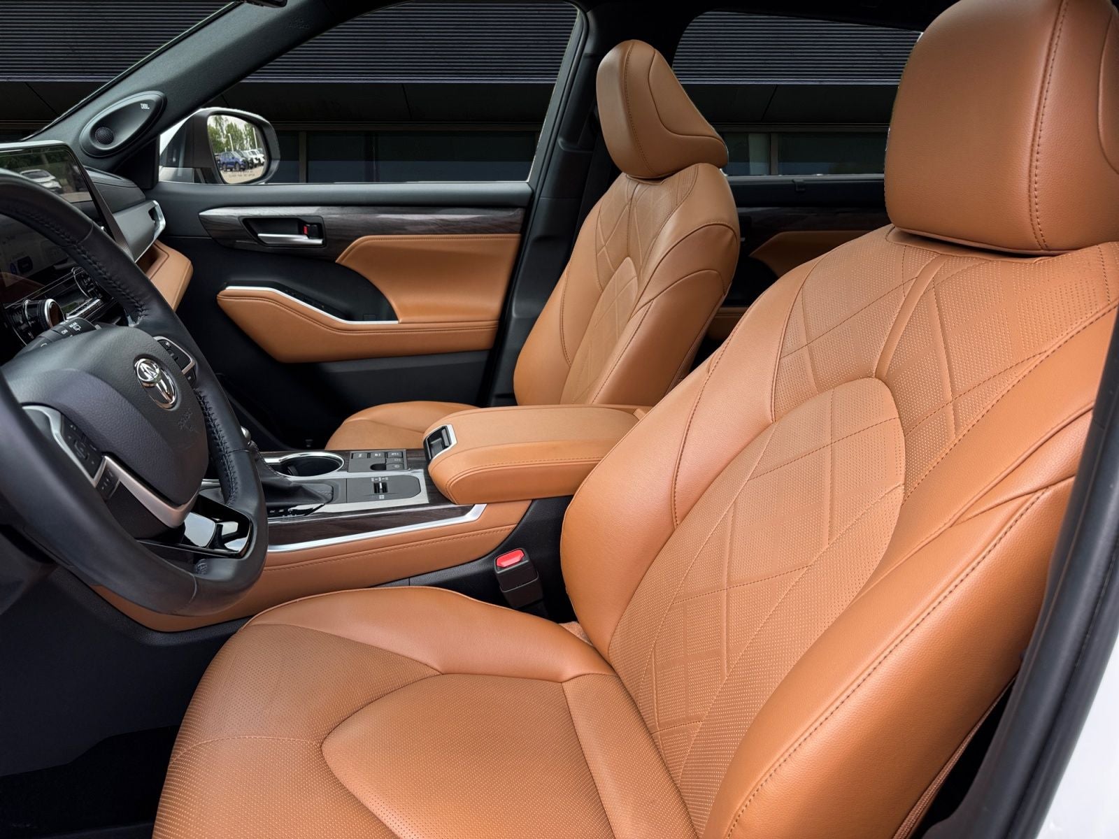 2023 Toyota Highlander Hybrid Platinum