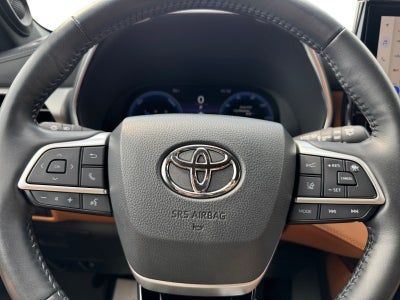 2023 Toyota Highlander Hybrid Platinum