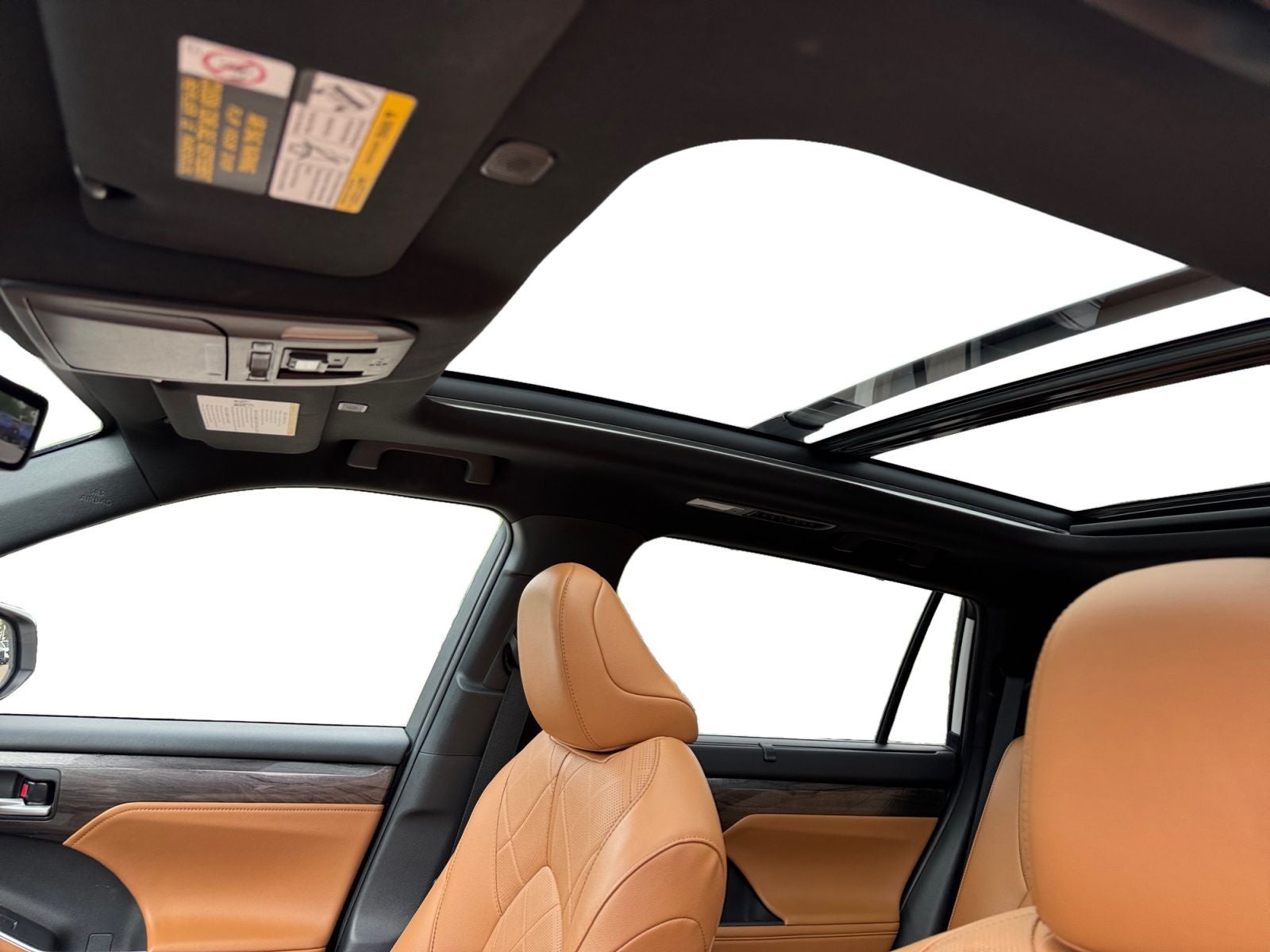 2023 Toyota Highlander Hybrid Platinum