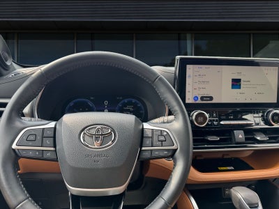 2023 Toyota Highlander Hybrid Platinum
