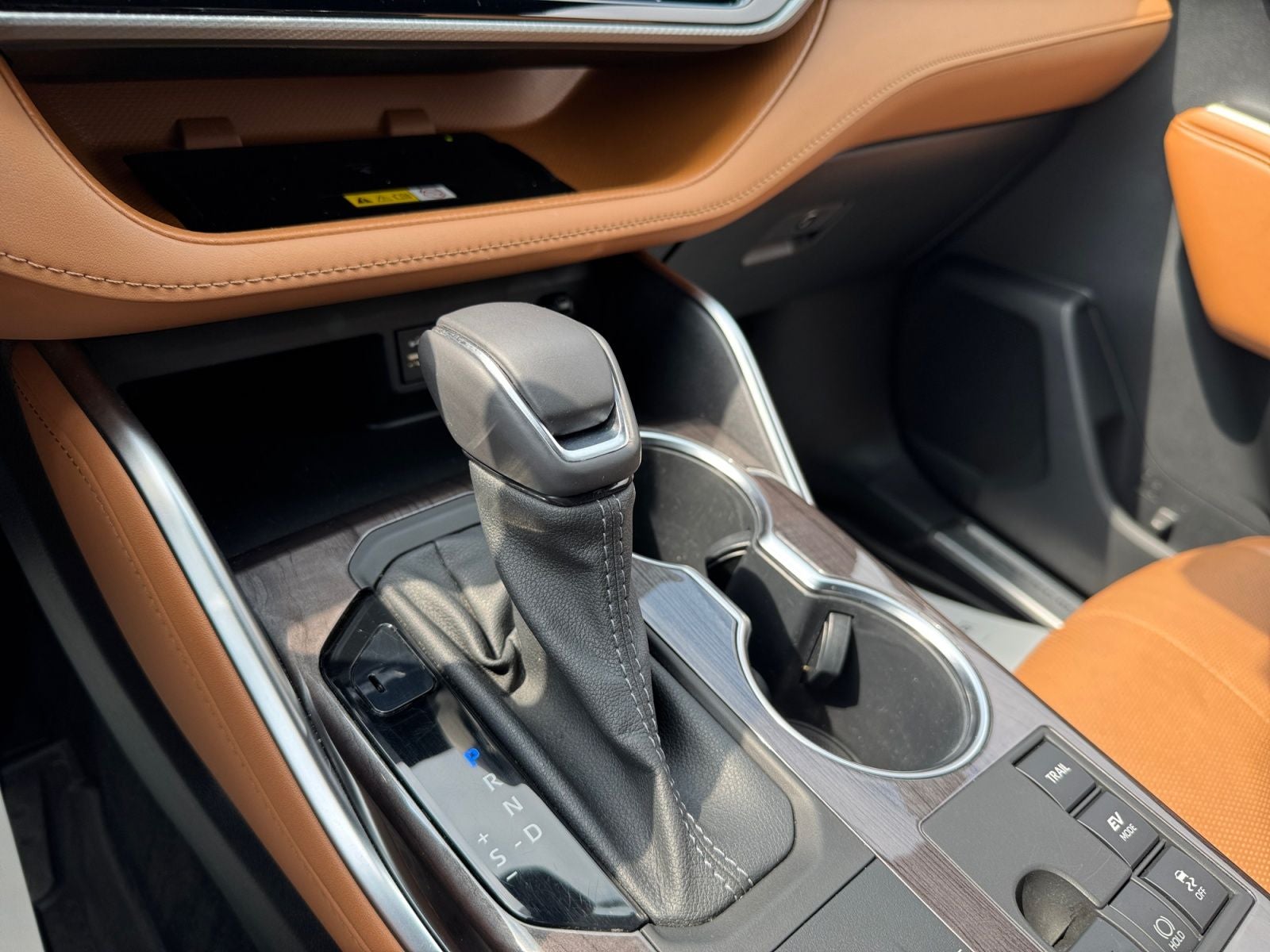 2023 Toyota Highlander Hybrid Platinum