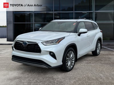 2023 Toyota Highlander Hybrid Platinum