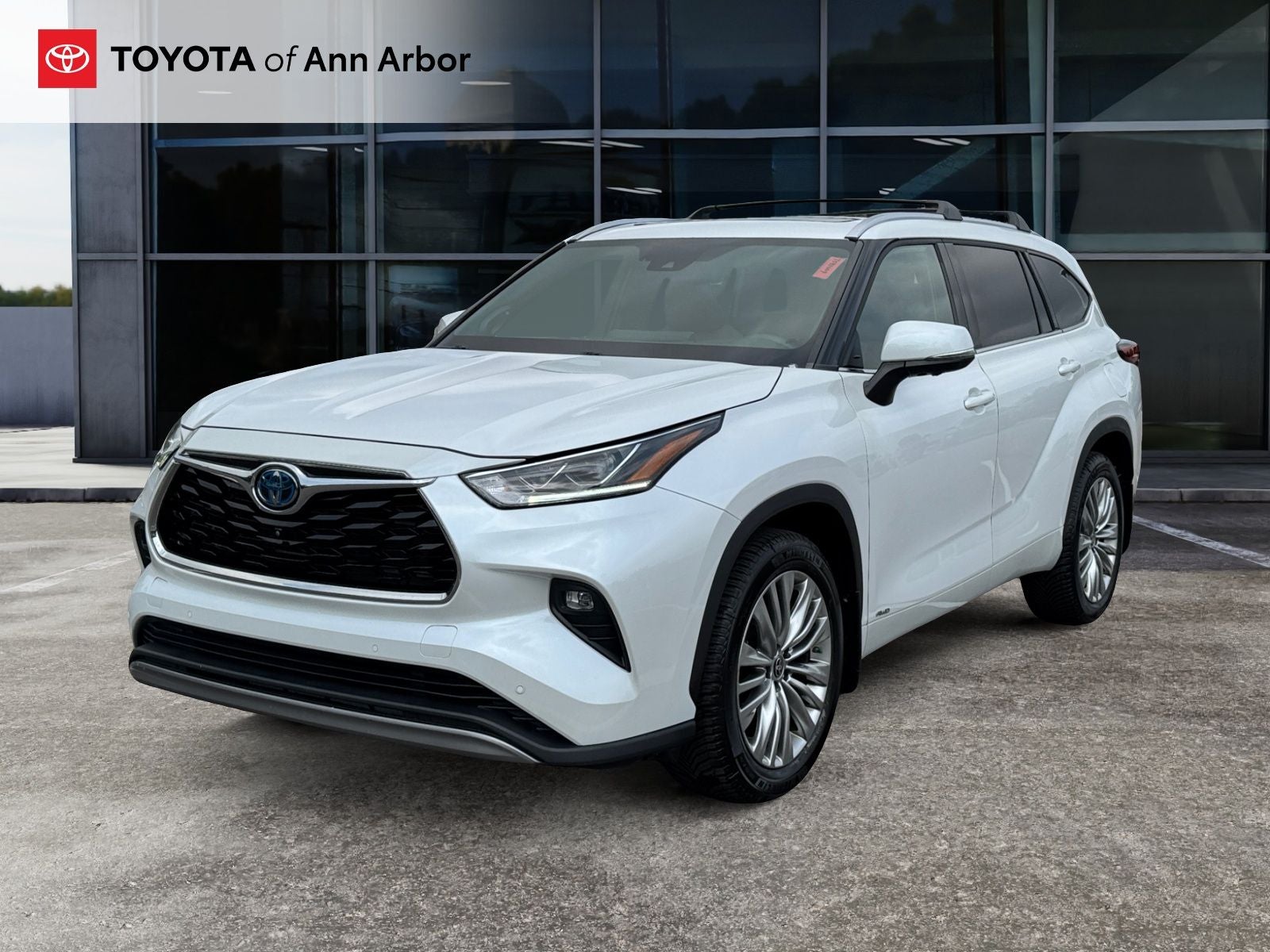 2023 Toyota Highlander Hybrid Platinum