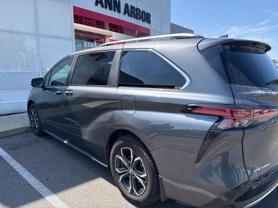 2025 Toyota Sienna Platinum 7 Passenger