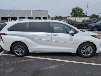 2024 Toyota Sienna Platinum 7 Passenger