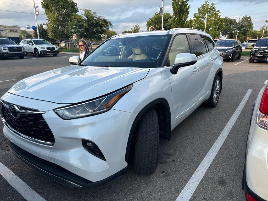 2022 Toyota Highlander Platinum