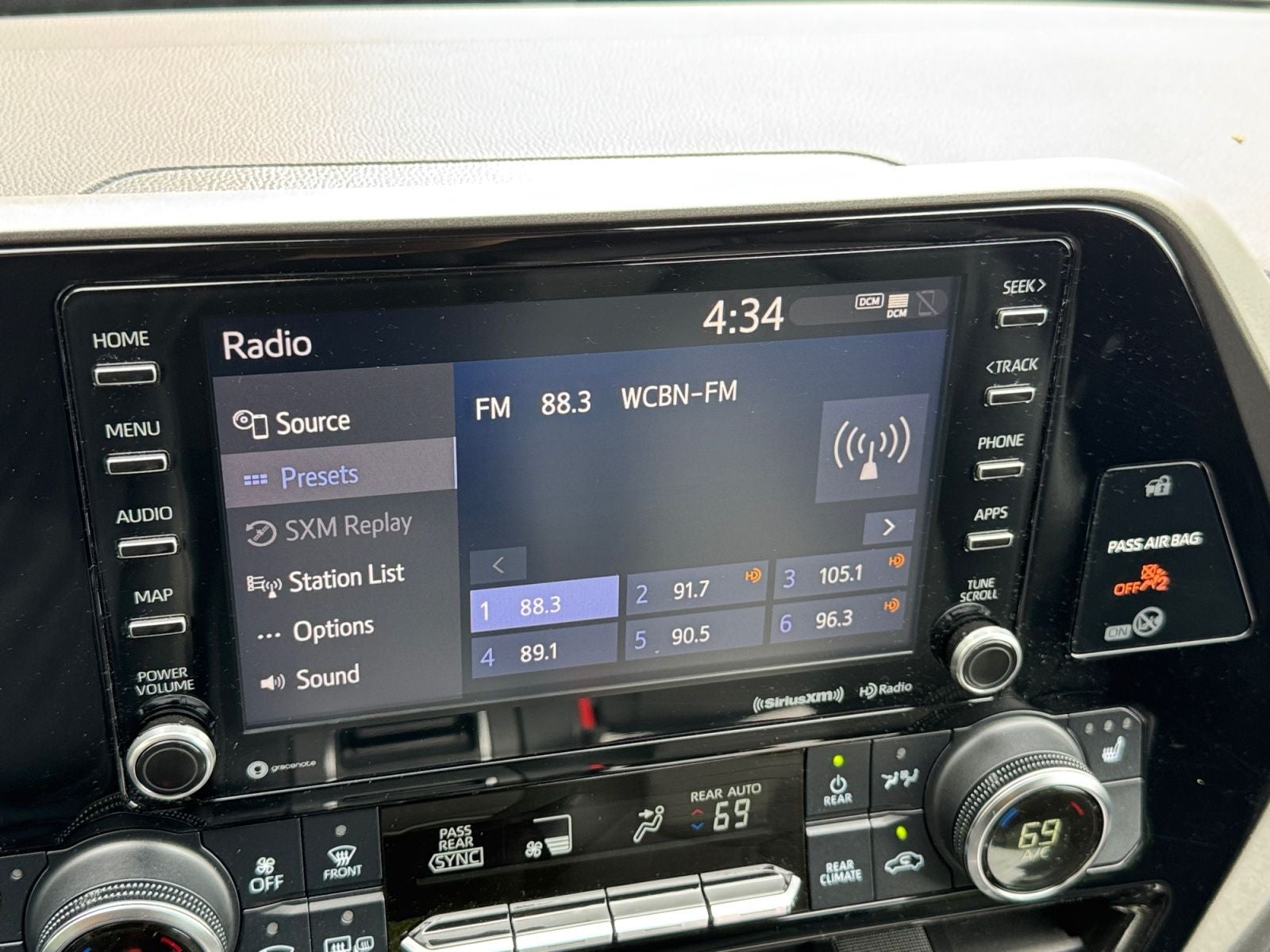 2020 Toyota Highlander Hybrid XLE