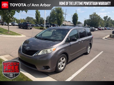 2013 Toyota Sienna LE 8 Passenger