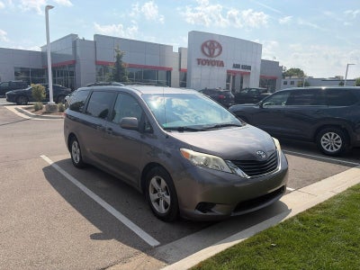 2013 Toyota Sienna LE 8 Passenger