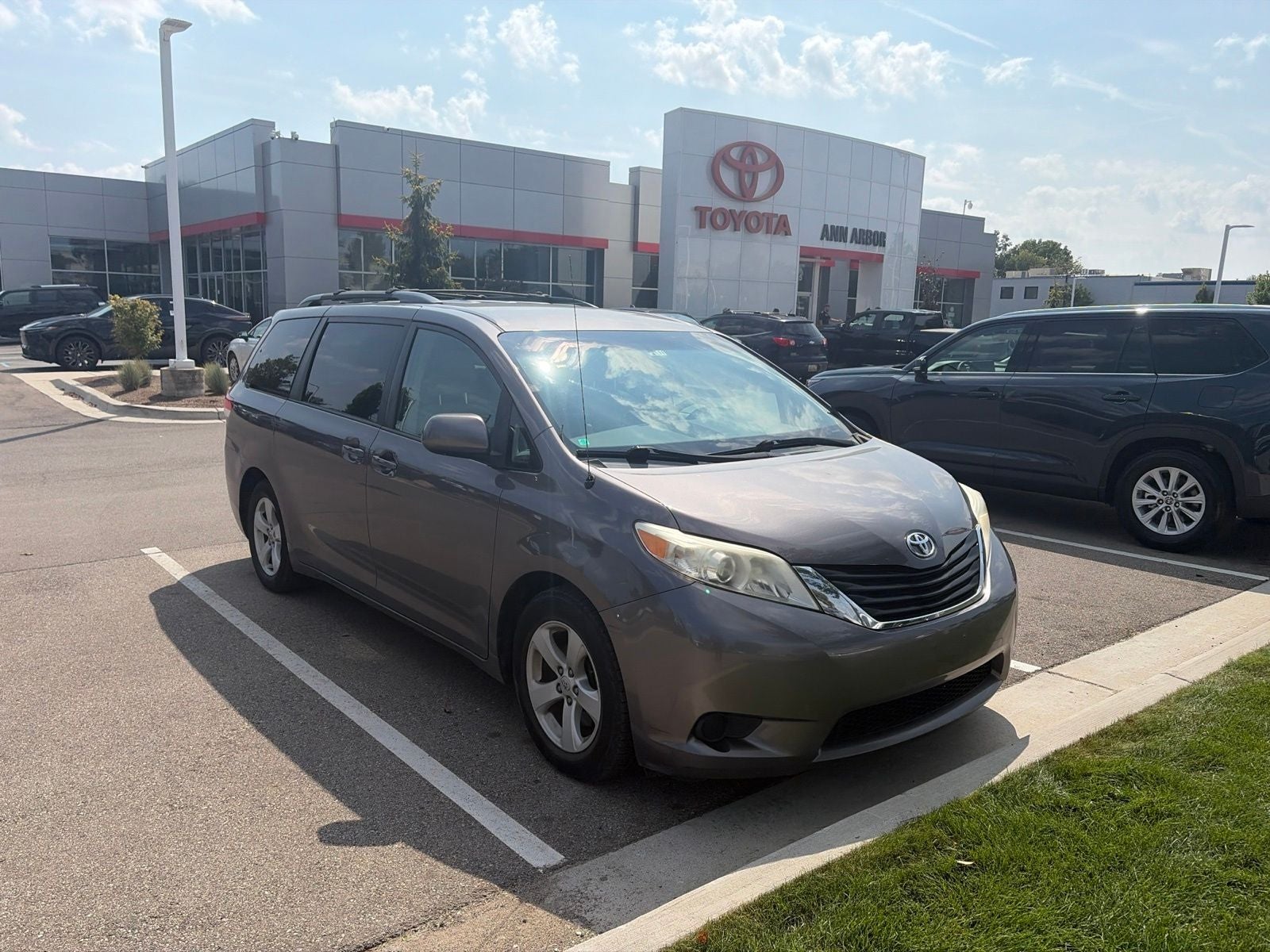 2013 Toyota Sienna LE 8 Passenger