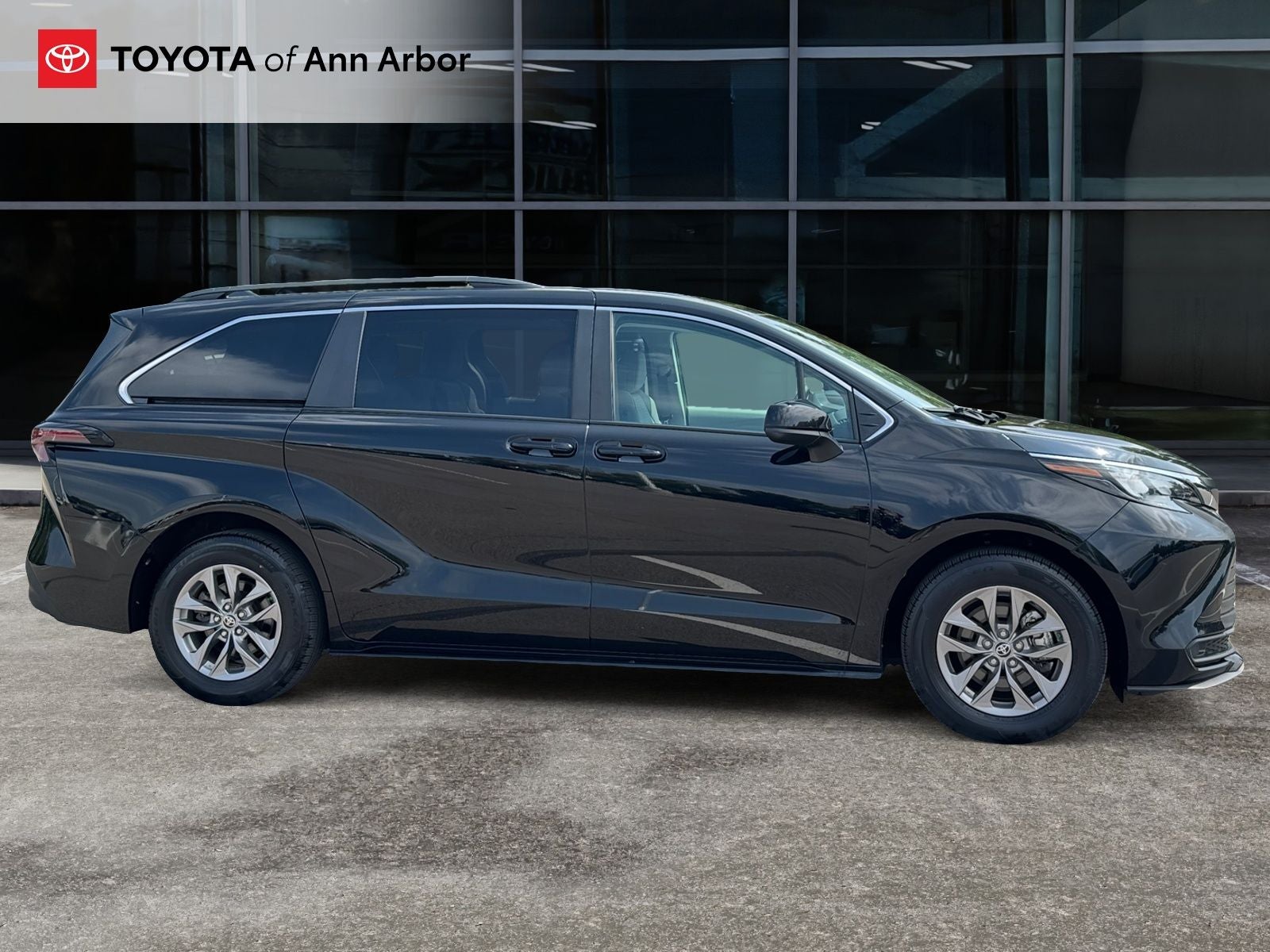 2024 Toyota Sienna LE 8 Passenger