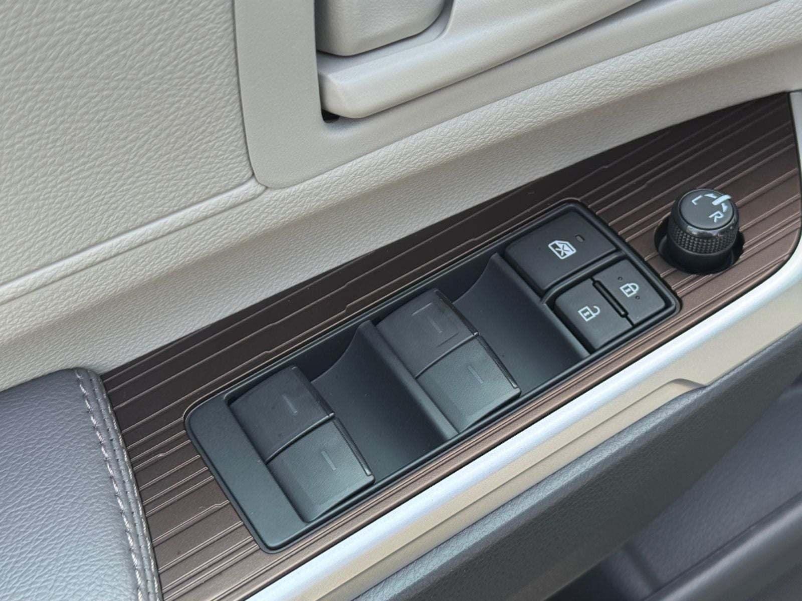 2024 Toyota Sienna LE 8 Passenger
