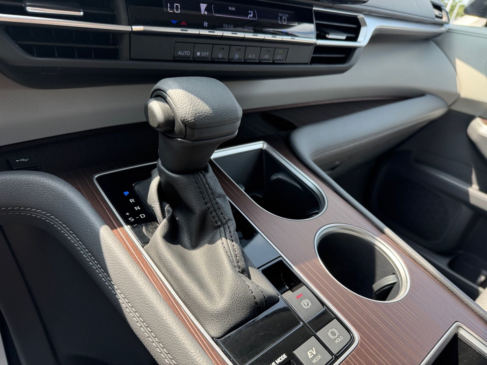 2024 Toyota Sienna LE 8 Passenger
