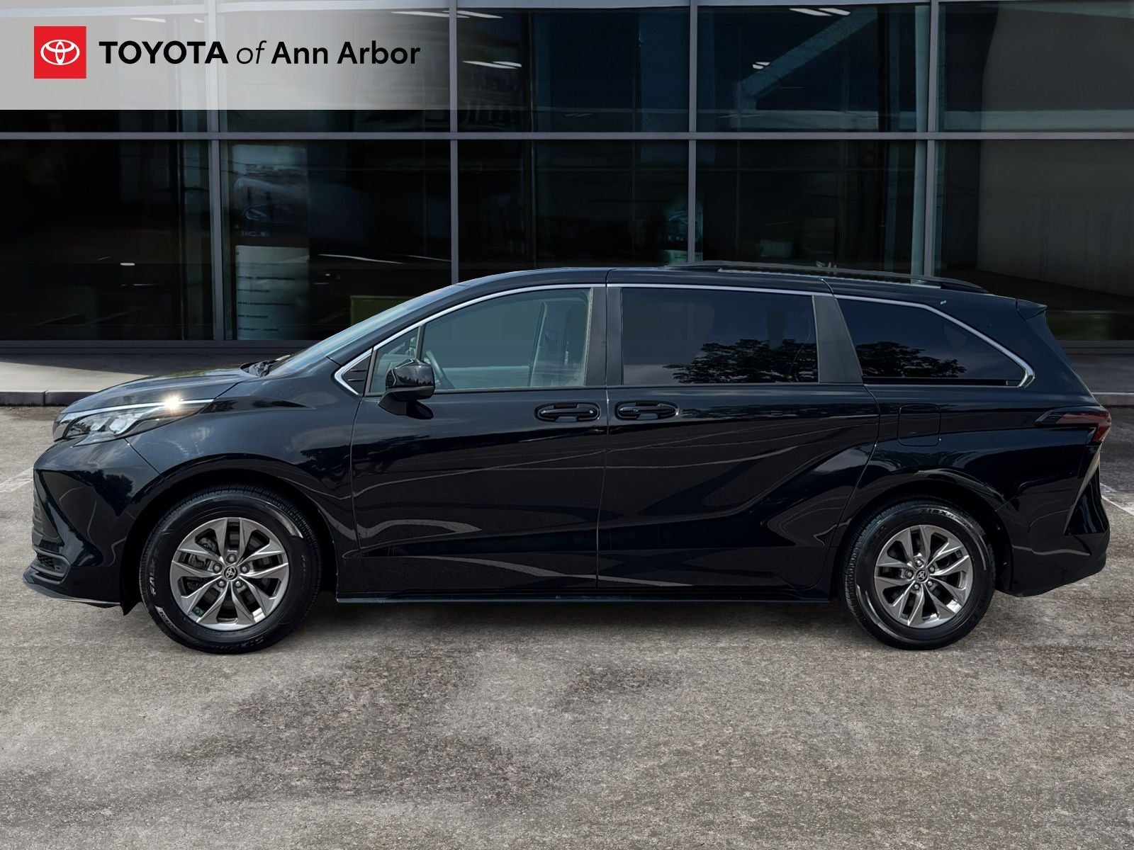 2024 Toyota Sienna LE 8 Passenger
